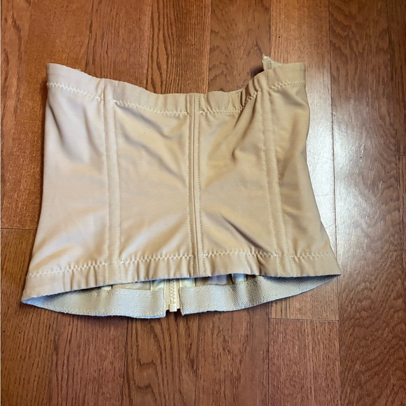 Dao Body Shaper Beige Lace Shapewear Corset. Size Medium. EUC - Picture 4 of 10